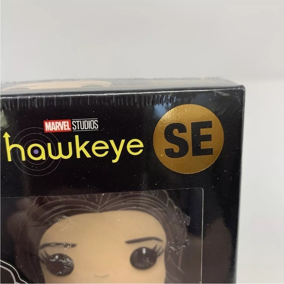 Funko POP! Special Edition Pin Hawkeye KATE BISHOP SE w/ Removable Stand NEW - Picture 5 of 7